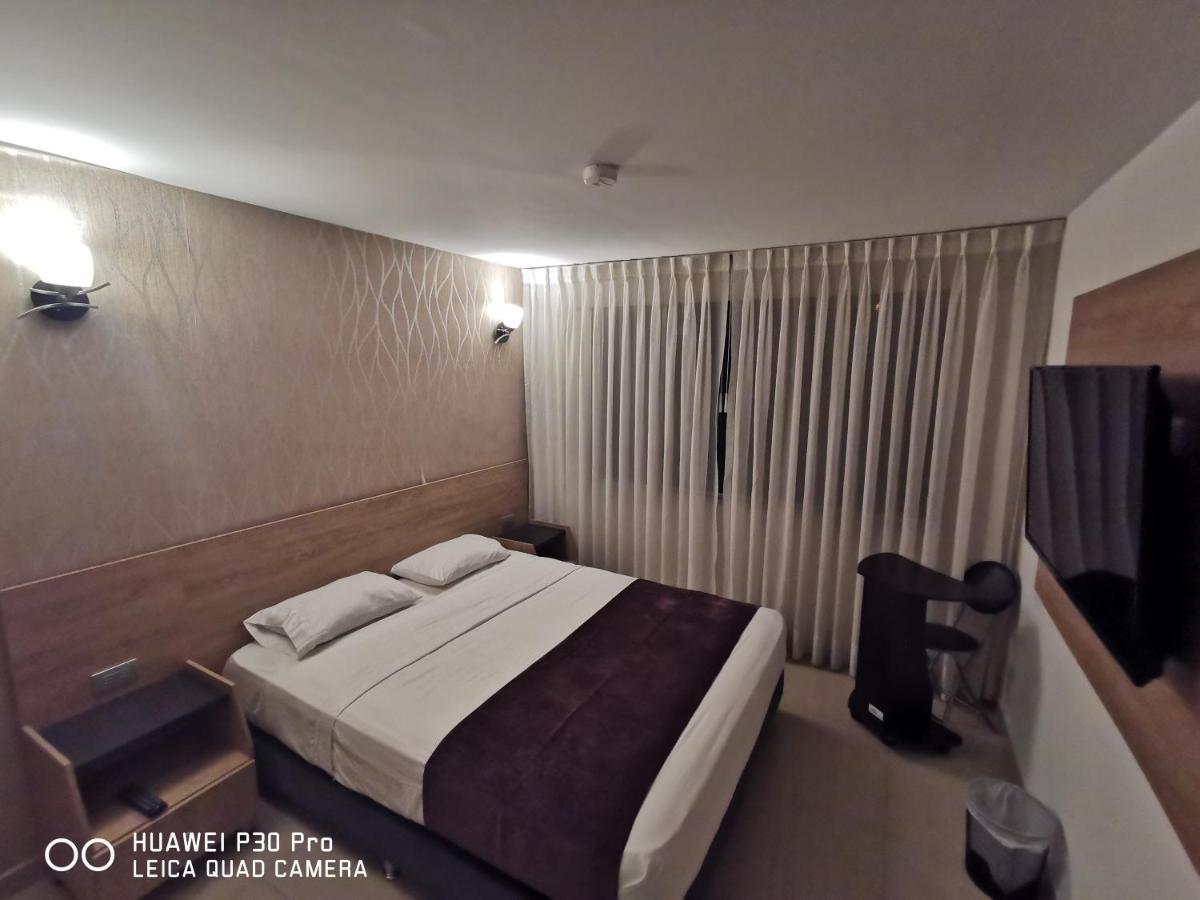 Hotel Lindsay มานิซาเลส ภายนอก รูปภาพ